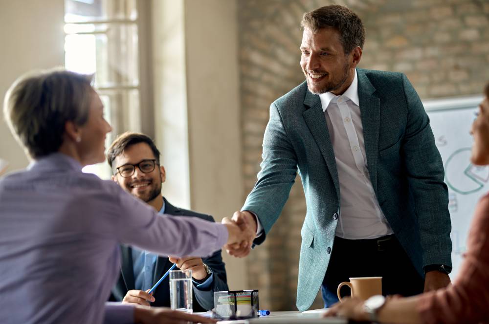 Dra. Bruna Barbosa explica como implementar um Sócio de Serviço de forma legal