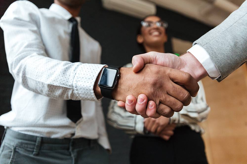 Como o modelo de sócio de serviço pode contribuir para a retenção de talentos