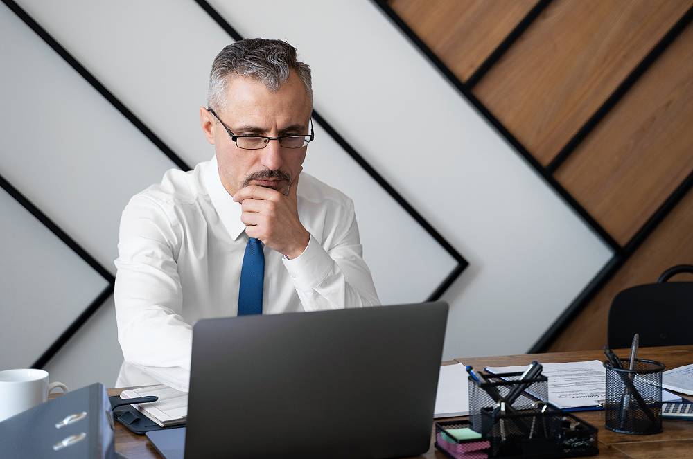 O enigma dos 18 meses: por que a quarentena do temporário não se aplica ao CLT na transformação para MEI?