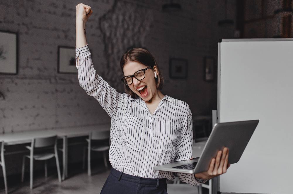 Premiação por metas pode aumentar o risco trabalhista da sua empresa? O que a NR1 exige que você enxergue agora